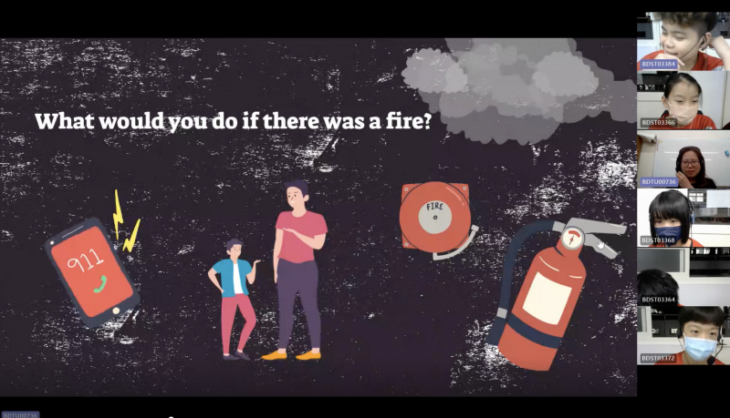 大學伴藉由提問若遇到火災該如何應對，讓小學伴可以分享自己的答案，並與其他同學交流