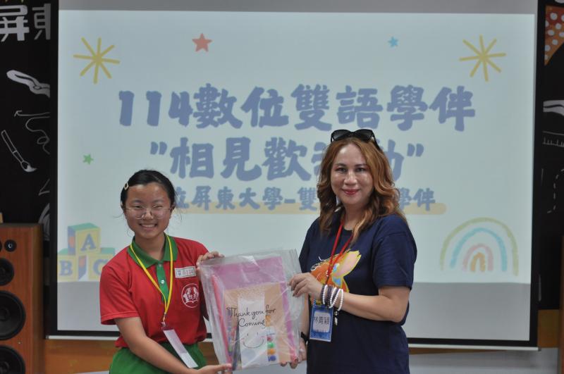 透過簡單禮品獎勵小學伴並鼓勵其繼續學習