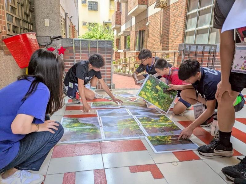 小學伴與大學伴首次相見，共同完成任務，在互動中建立默契，展開溫暖的陪伴旅程。