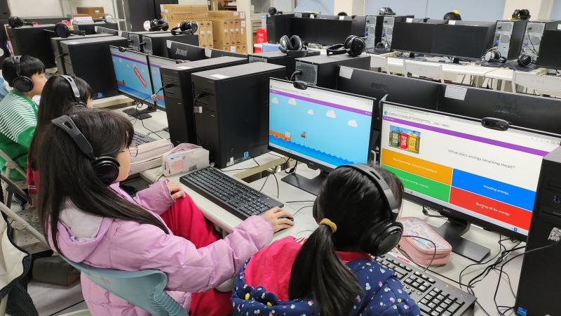 大學伴使用Blooket平台小測驗來檢視小學伴學習成效
