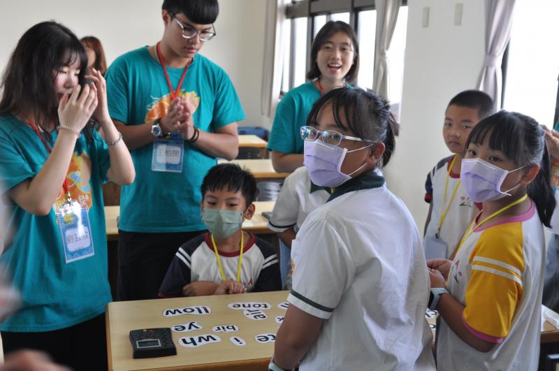 大小學伴合作透過遊戲呈現學習成果
