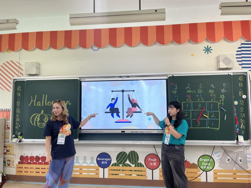 至學習端辦理相見歡，以遊戲呈現學習成果。並特別討論第二周性別平等課程供同創作的海報。