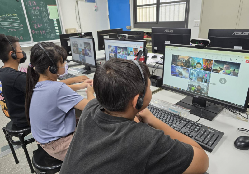 新生國小小學伴認真聽課