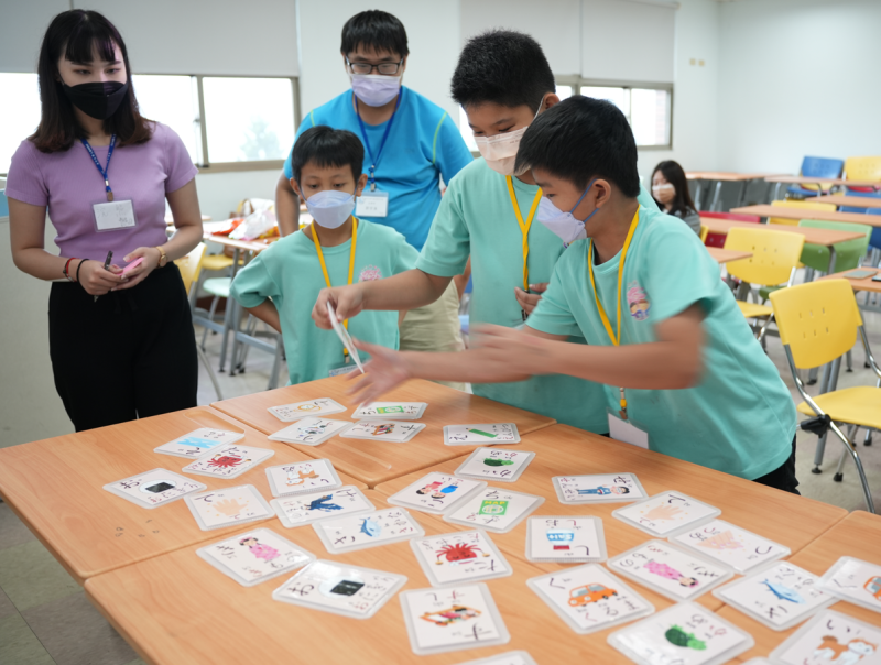大小學伴進行日語小教室活動