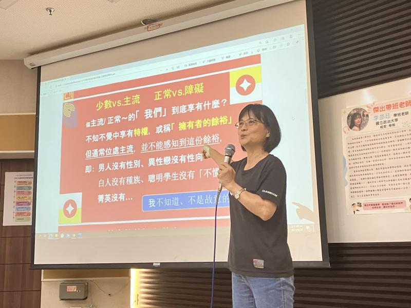 計畫協主同持人王素芸老師給予大學伴角色定位說明與勉勵