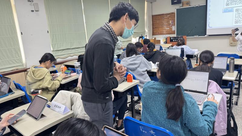 吳明家講師進行十週課程規劃指導