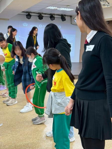 大小學伴透過&quot;呼啦~圈在一起&quot;增加彼此互動