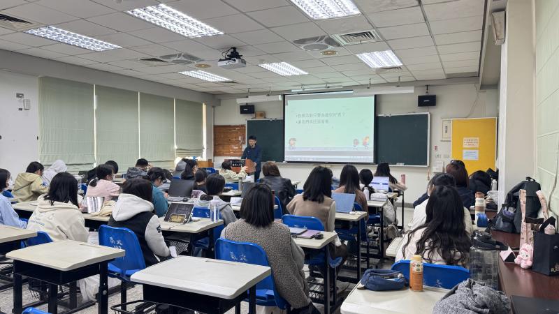 吳育典講師講解生成式AI應用程式於線上教學之應用