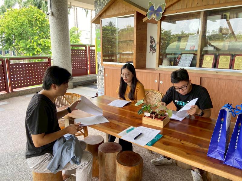 計畫師長與仕絨國小師長討論伴學狀況與未來規劃