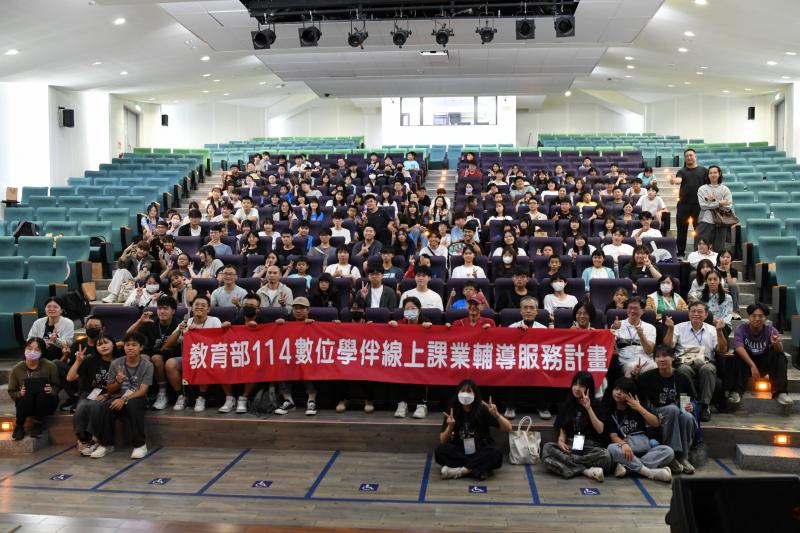 114-1學期相見歡大合照