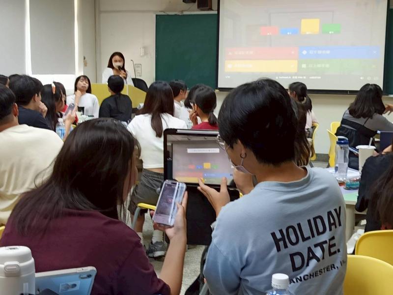 進行Kahoot!數位學伴小常識活動