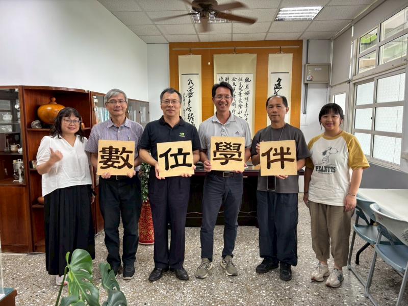 與師長合影(日新國小)
