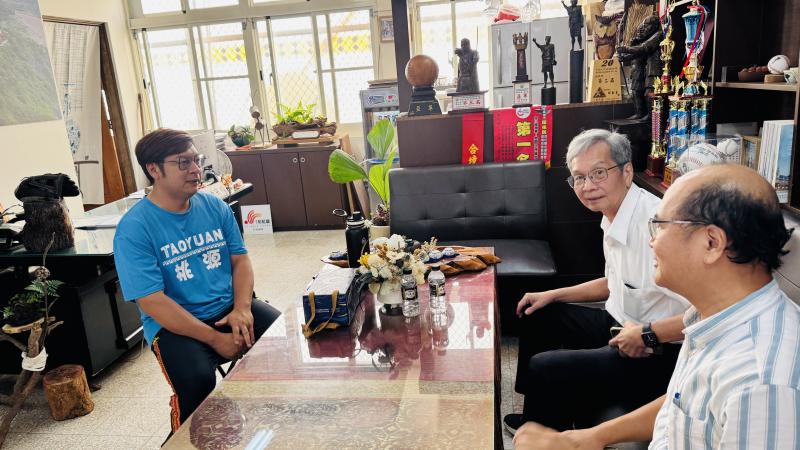 桃源國小曾主任說明本學期需停課的日期