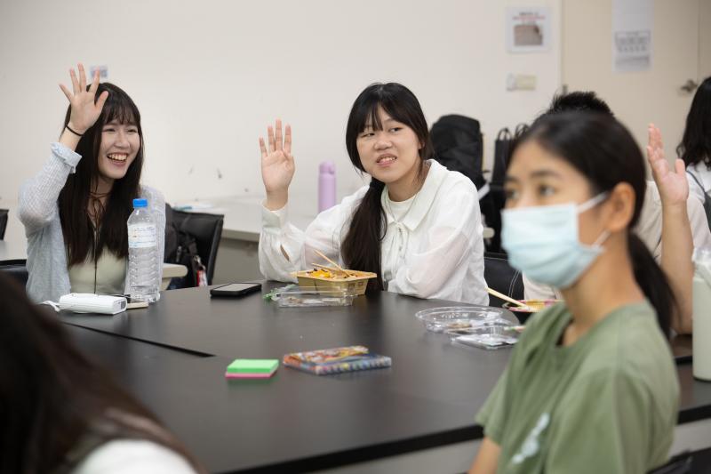 大學伴舉手提問PAC理論的溝通策略應用