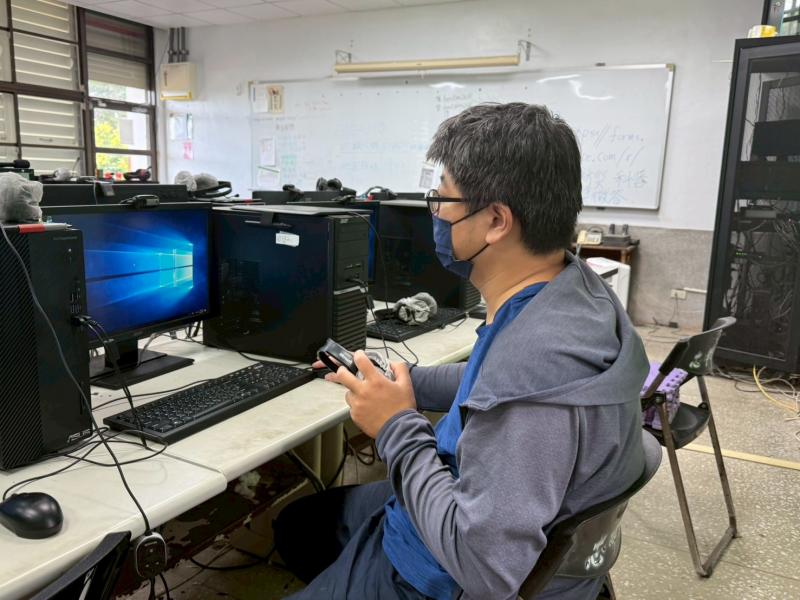 重新安裝Microsoft Teams 教育版。