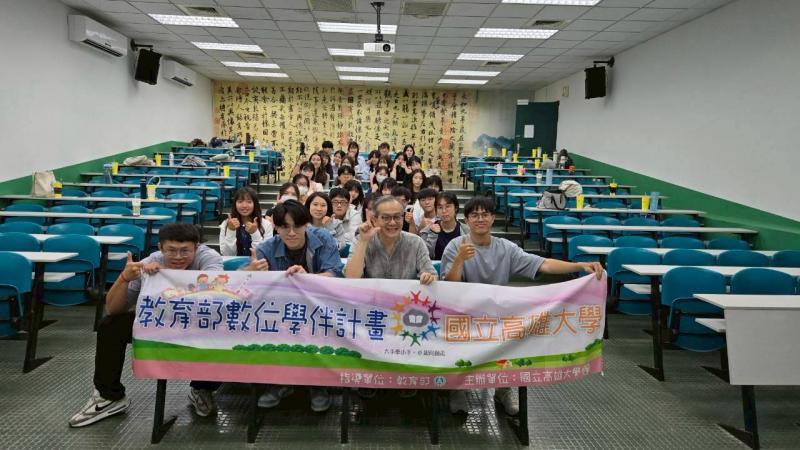 教育訓練尾聲，計畫主持人、助理與大學伴們一同合影留念。