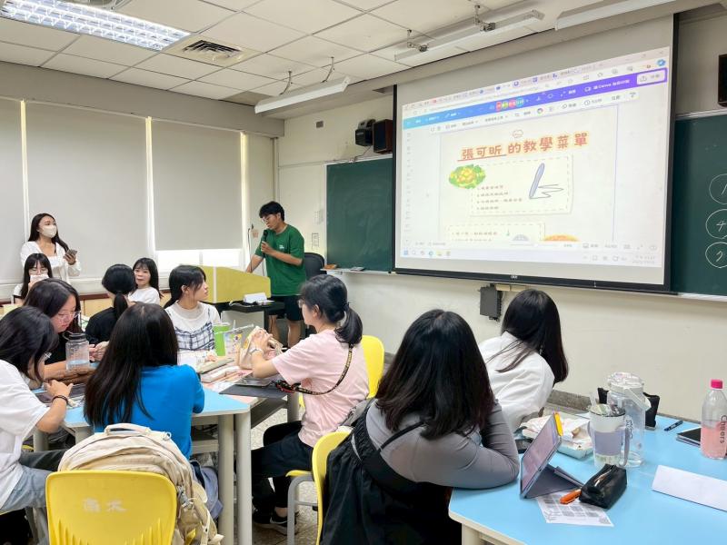 大學伴上臺分享組內其他大學伴的教學菜單