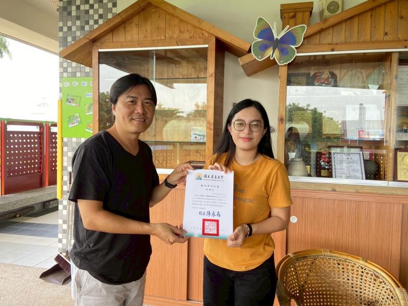 計畫師長頒予仕絨國小感謝狀