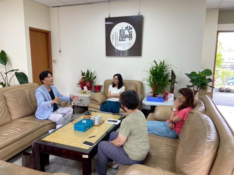 計畫師長與公正國中師長討論伴學狀況與未來規劃