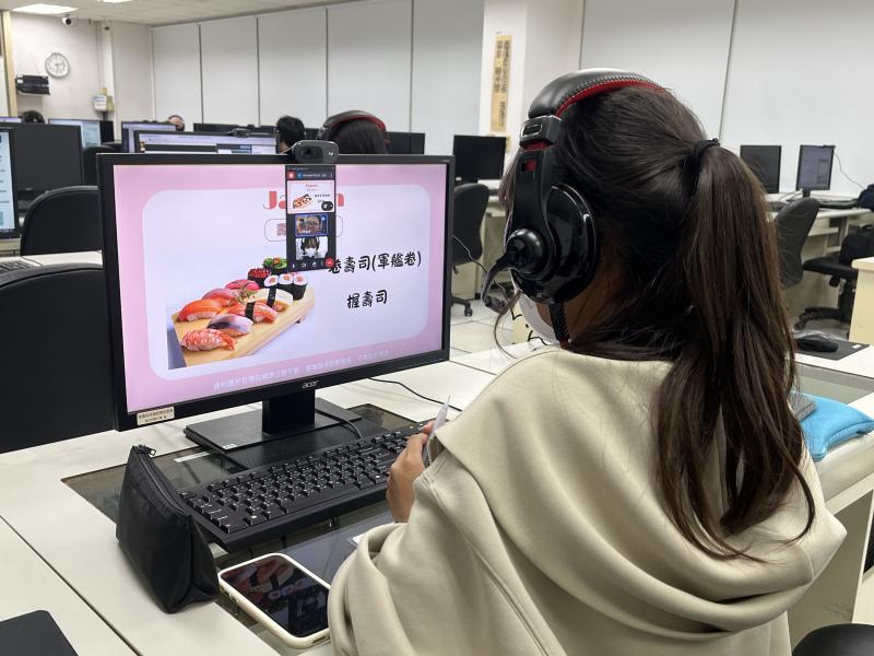 大學伴挑選小學伴喜歡的日本主題進行課程介紹。