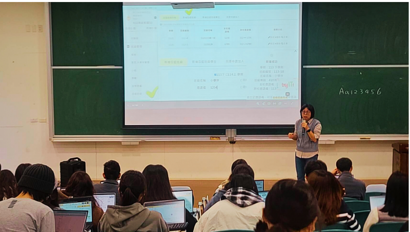 數位學習的好夥伴-因材網，運用因材網數位平臺協助學生在學科領域的使用。