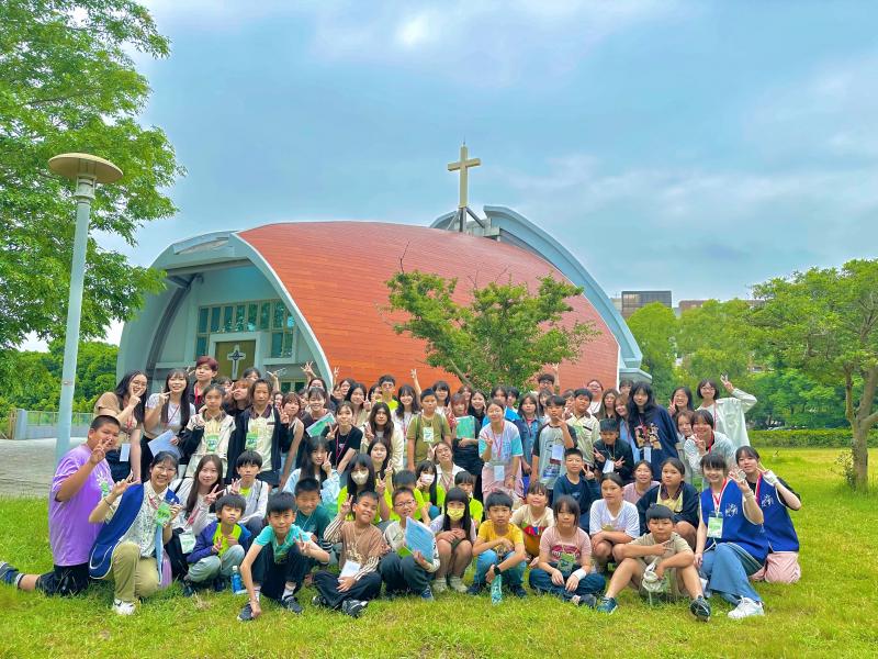 這次走出螢幕，讓大學伴帶著小學伴認識靜宜大學，最後在著名景點－主顧聖母堂紀念最美好的時刻！