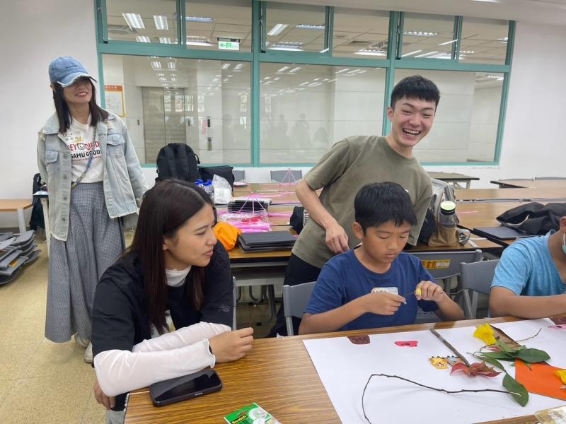 一起森林作畫