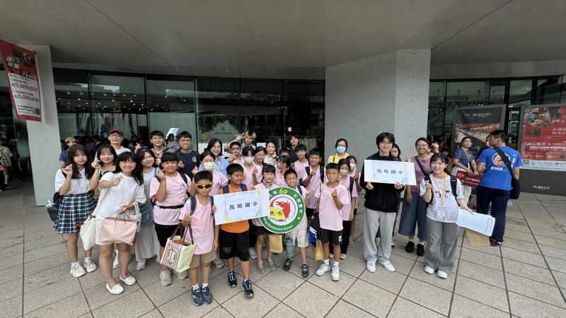 大小學伴第一次實體見面，大家充滿期待，有點熟悉又有點陌生，但在活動中逐漸建立良好的互動關係