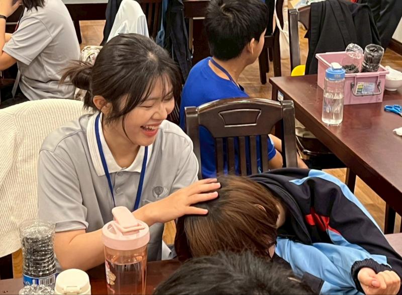 此大學伴非服務豐濱國中的大學伴，他與小學伴是第一次相見，在活動的過程非常良好，毫無陌生的尷尬感