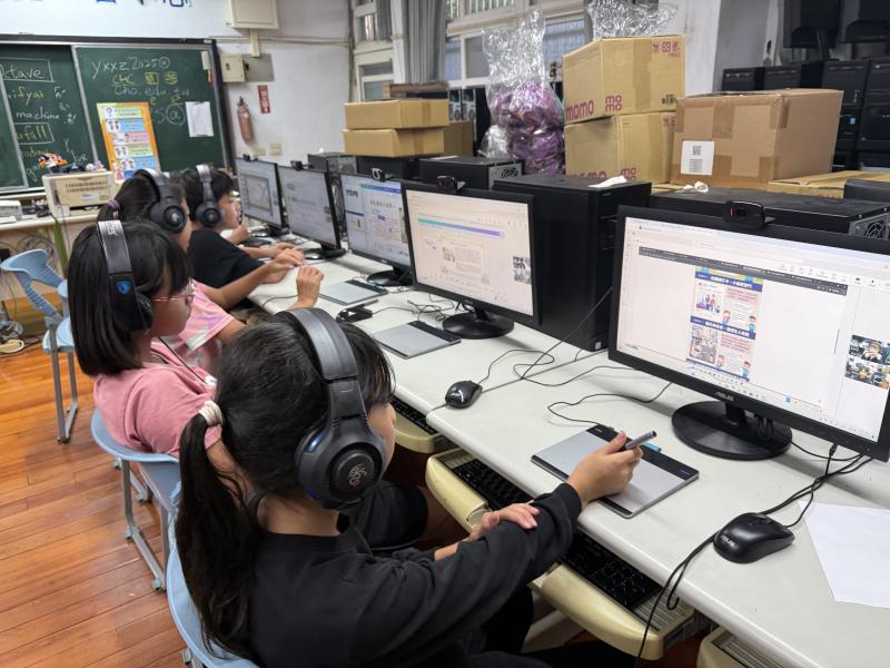 認真上課的小學伴