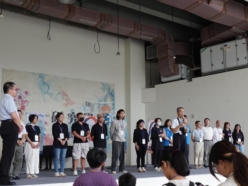 新進老師、資深教師與大小學伴交流、勉勵，共同打造支持與成長的學習環境。