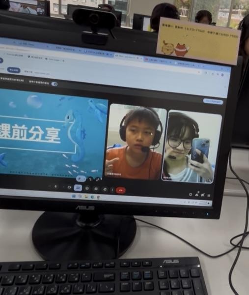 我以朋友的姿態陪伴小學伴，在互動中看見教育的光，也在她的支持裡找回勇氣與初心，讓我更堅定地前進。