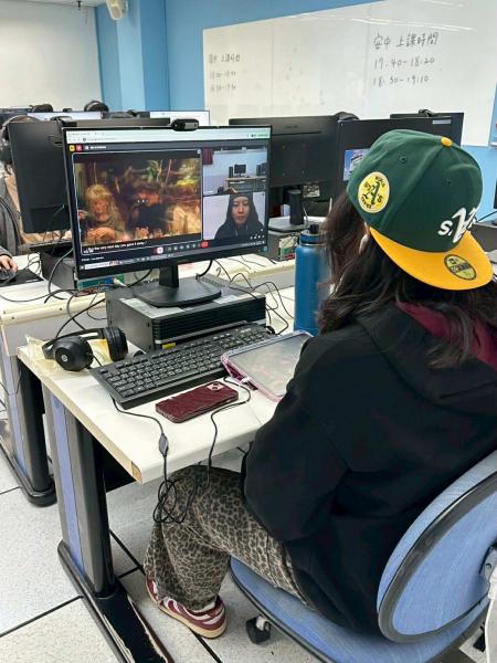 我與小學伴一同欣賞Last Christmas，剛好旁邊的推薦欄有Roar這首歌