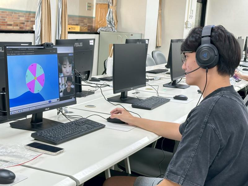 這是第一天上課還都不熟悉的我