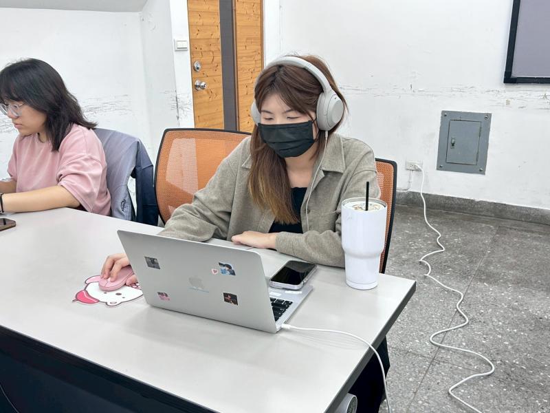 大學伴透過網路資源，帶領小學伴參觀世界各地的博物館，認識不同地區、不同文化的文物。