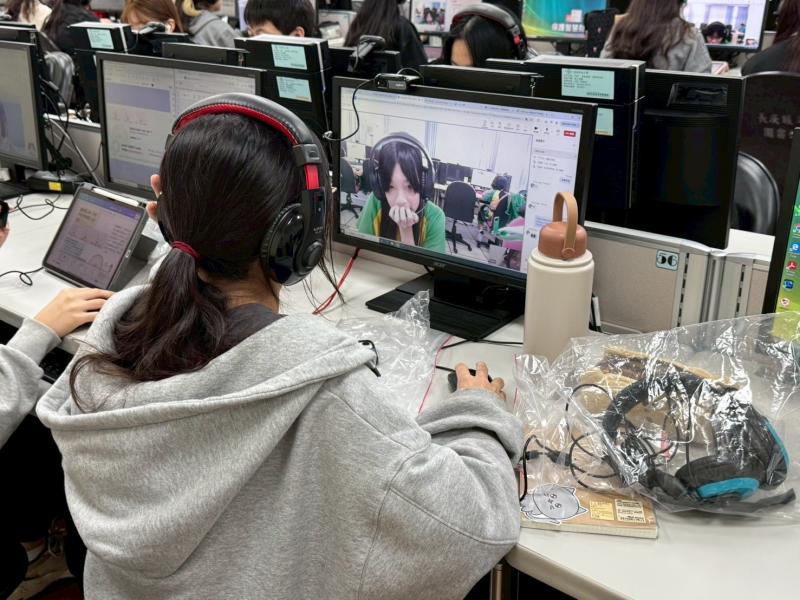 雖然距離很遠，但每一堂課都讓我們越靠越近，原來教育不只是教，更是一種陪伴。